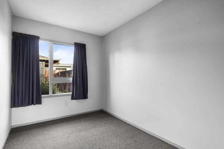 Photo of property in 2/25 Johns Road, Belfast, Christchurch, 8051