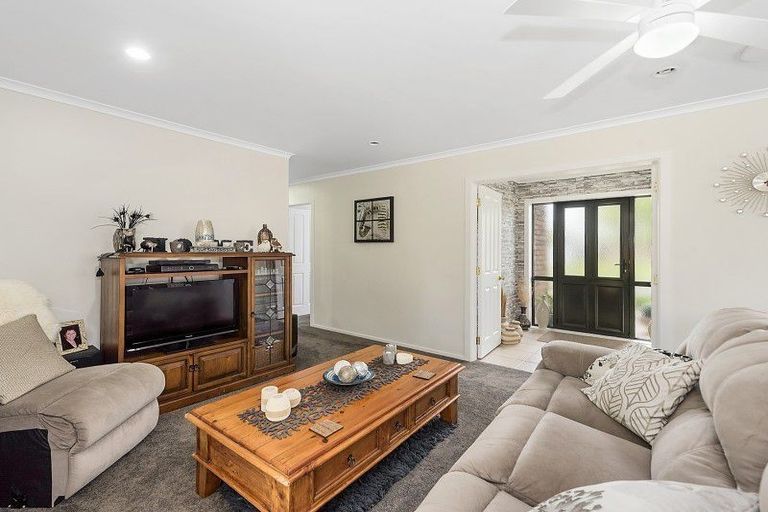 Photo of property in 64 Nielsen Gardens, Rototuna, Hamilton, 3210