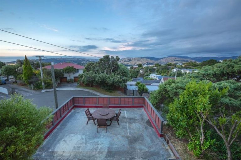 Photo of property in 2 Karoro Place, Paremata, Porirua, 5024
