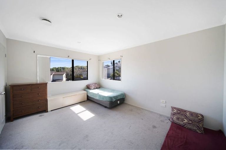 Photo of property in 20 Fairchild Avenue, Goodwood Heights, Auckland, 2105