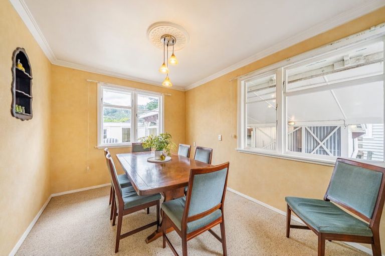 Photo of property in 6 Hall Grove, Ebdentown, Upper Hutt, 5018