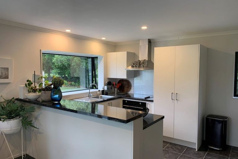 Photo of property in 146 Boord Crescent, Kumeu, 0891