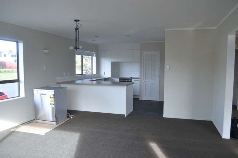 Photo of property in 16 Tiverton Crescent, Whalers Gate, New Plymouth, 4310