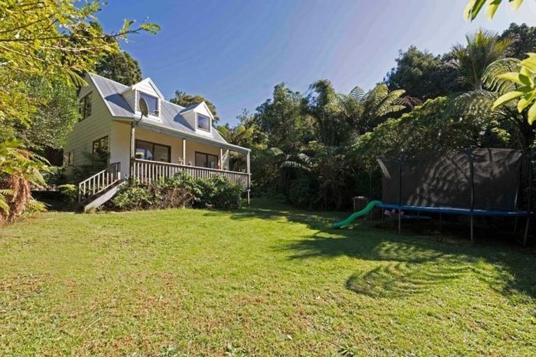 Photo of property in 789a Scenic Drive, Henderson Valley, Auckland, 0612