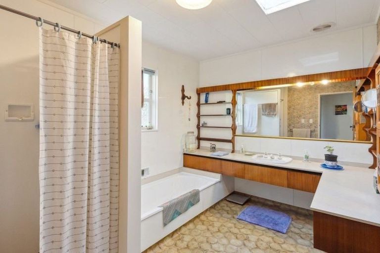 Photo of property in 106 Ruapehu Street, Paraparaumu, 5032