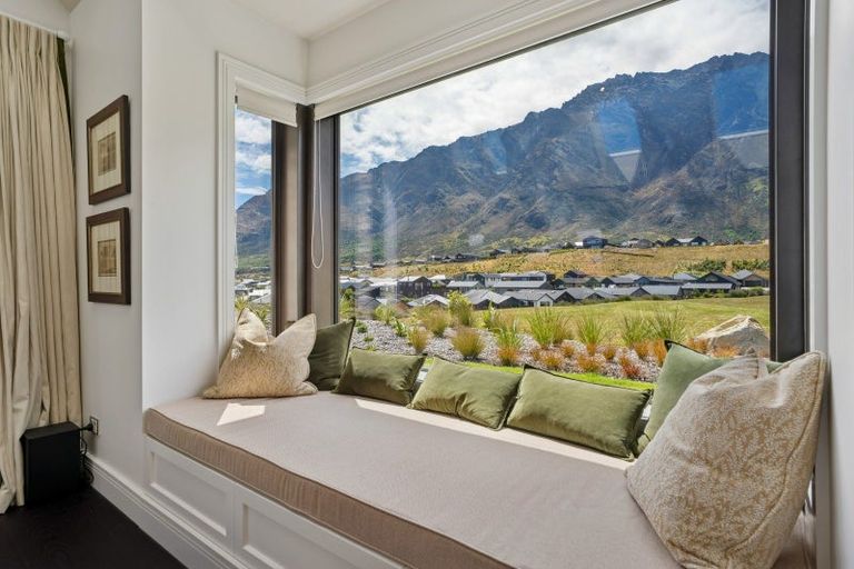 Photo of property in 40 Cunninghams Drive, Jacks Point, Queenstown, 9371