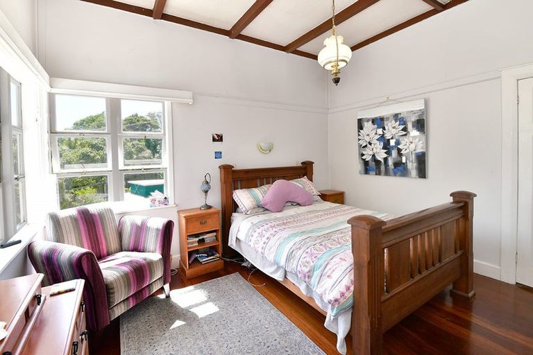 Photo of property in 13 Porter Crescent, Helensville, 0800
