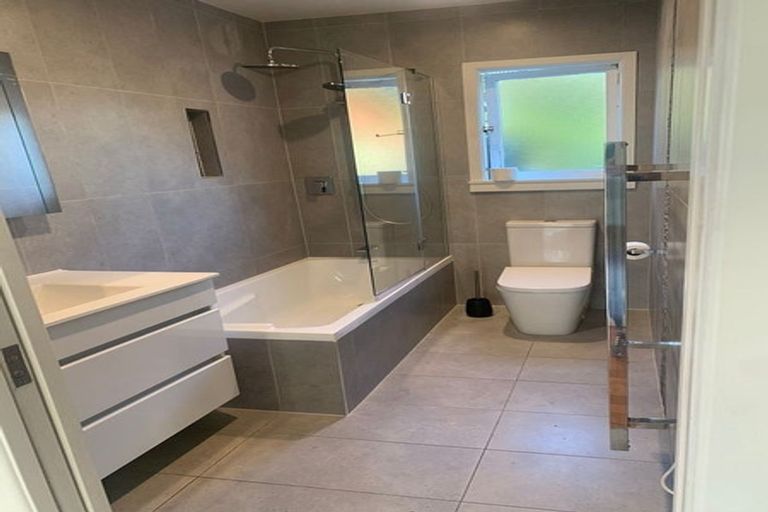 Photo of property in 1/112 Lake Road, Belmont, Auckland, 0622