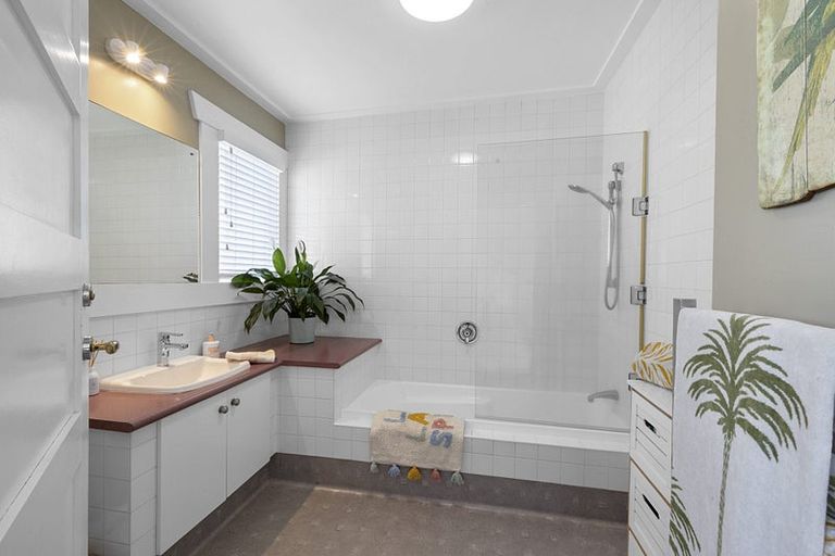 Photo of property in 8 Dorset Avenue, Westown, New Plymouth, 4310