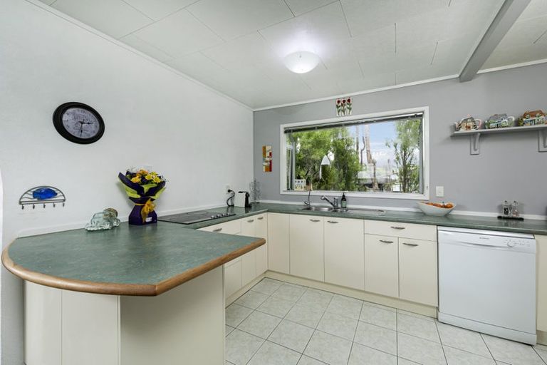 Photo of property in 9 Denver Avenue, Sunnyvale, Auckland, 0612