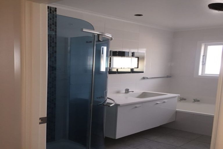 Photo of property in 1/60 Racecourse Road, Waiuku, 2123