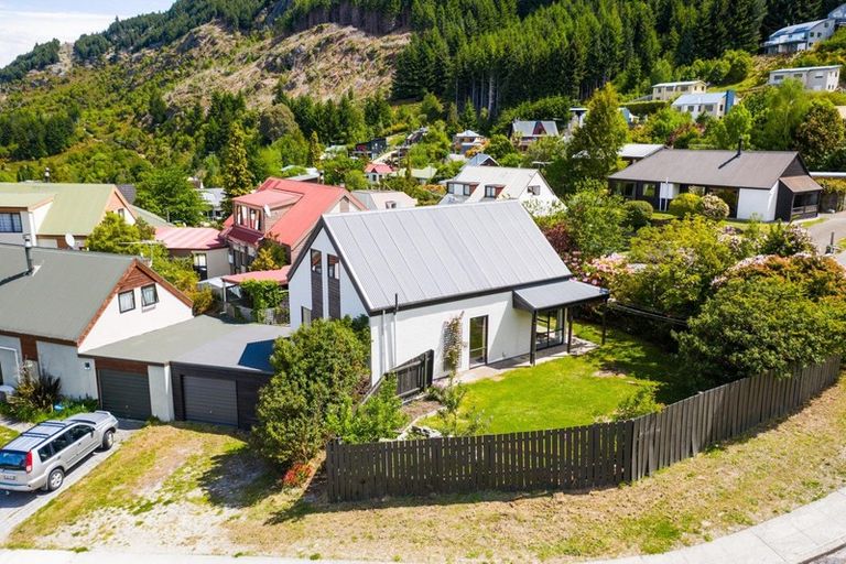 Photo of property in 25b Williams Street, Sunshine Bay, Queenstown, 9300