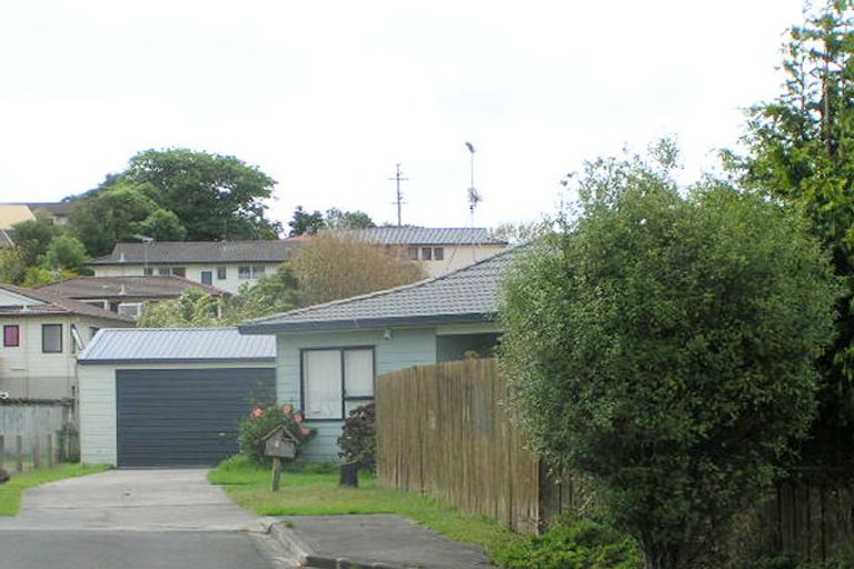 Photo of property in 8 Lori Place, Massey, Auckland, 0614