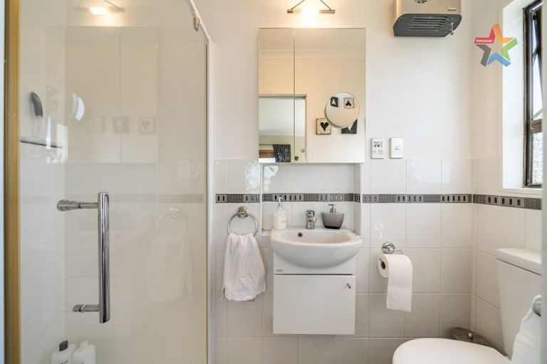 Photo of property in 18 Jacaranda Grove, Maungaraki, Lower Hutt, 5010