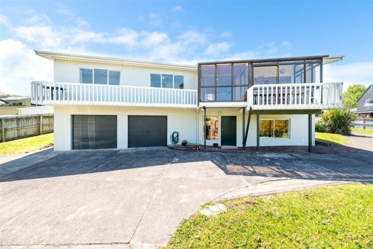 Photo of property in 9 Rosecamp Road, Beach Haven, Auckland, 0626