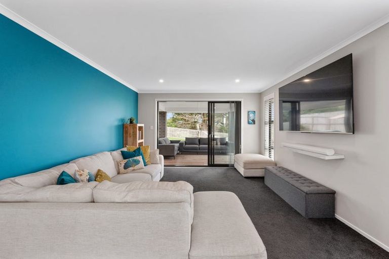 Photo of property in 19 Kawariki Road, Helensville, 0800