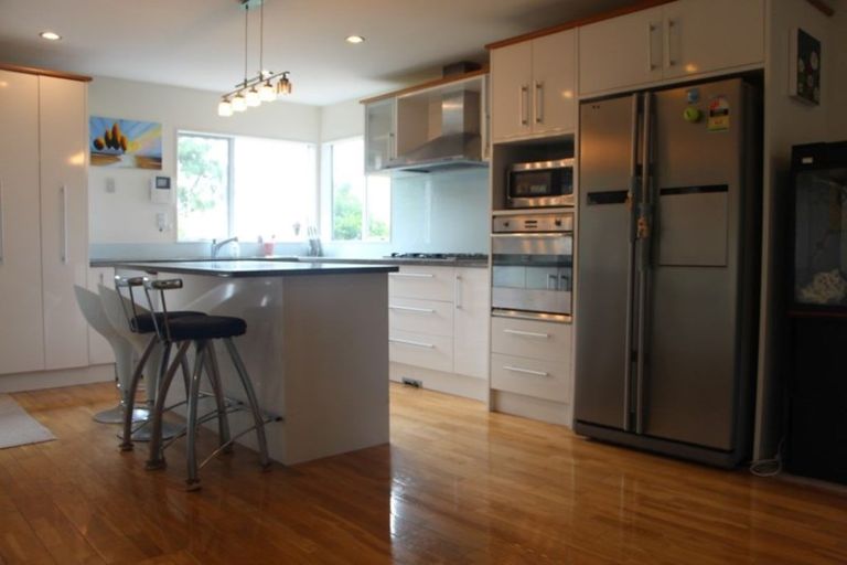 Photo of property in 16c Arahia Street, Northcote, Auckland, 0627