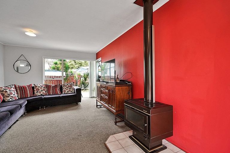 Photo of property in 1/20 Mile Place, Henderson, Auckland, 0612