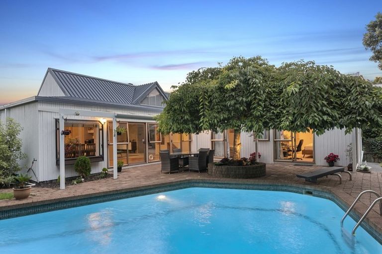 Photo of property in 10 Oban Road, Browns Bay, Auckland, 0630