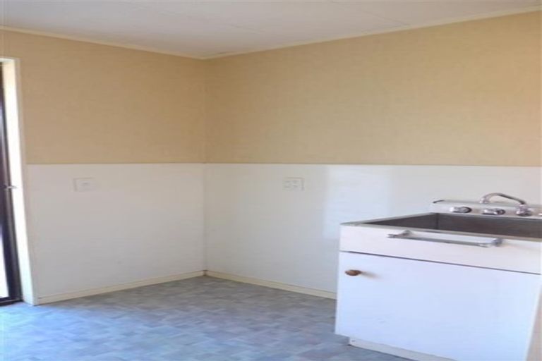 Photo of property in 18 Glen Close, Glen Eden, Auckland, 0602