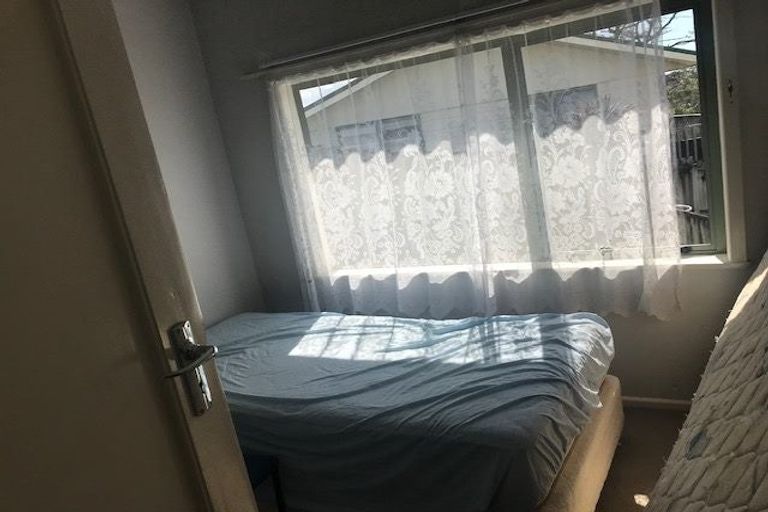 Photo of property in 10 Kaponga Crescent, New Lynn, Auckland, 0600