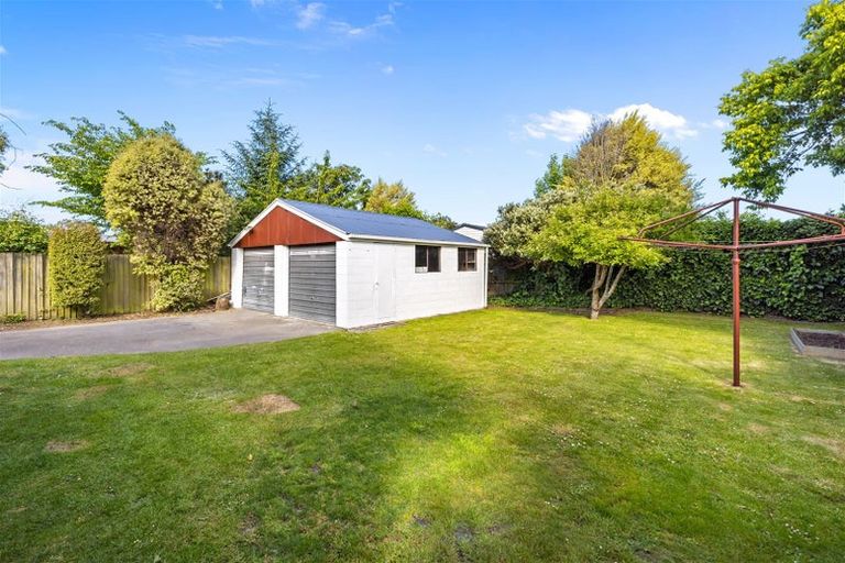 Photo of property in 16 Manor Place, Bryndwr, Christchurch, 8053