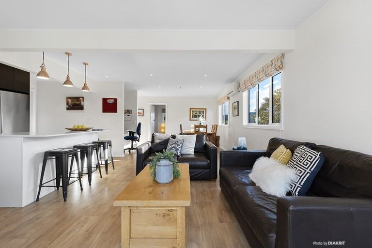 Photo of property in 19 Lochiel Road, Khandallah, Wellington, 6035