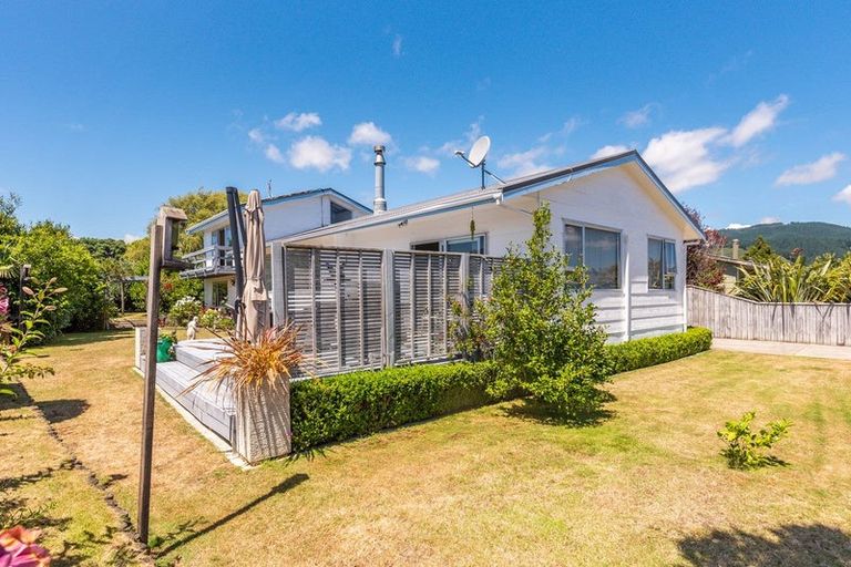 Photo of property in 4 Elder Grove, Paraparaumu, 5032