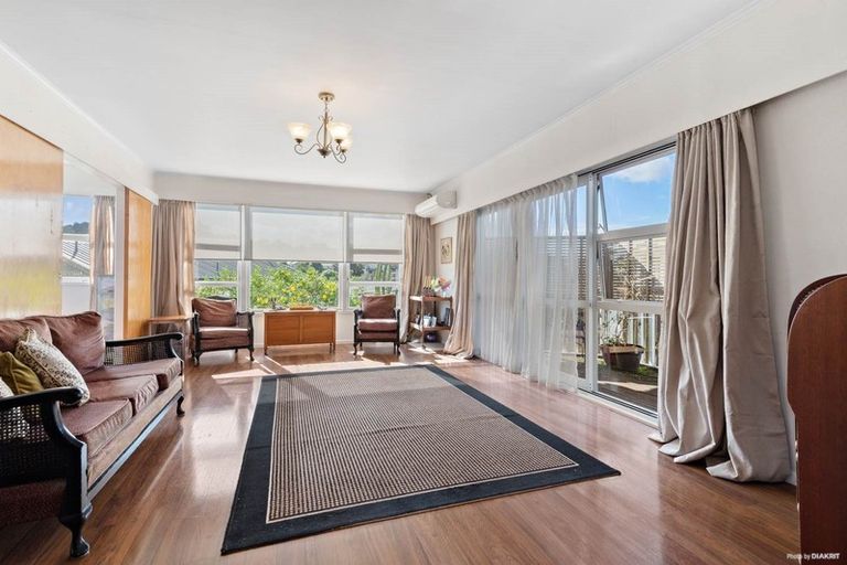Photo of property in 56 Orams Road, Hillpark, Auckland, 2102