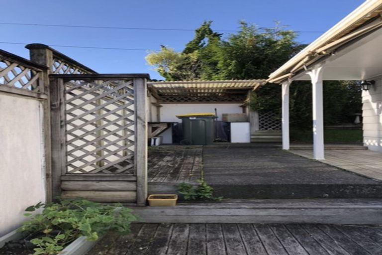 Photo of property in 1024 East Coast Road, Fairview Heights, Auckland, 0630