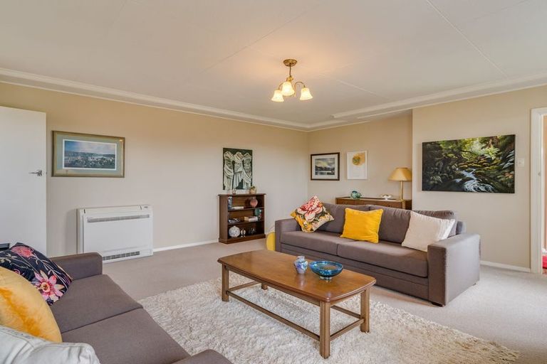 Photo of property in 21 Honeystone Street, Helensburgh, Dunedin, 9010
