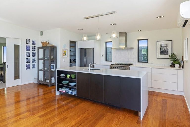 Photo of property in 16 Iles Lane, Cashmere, Christchurch, 8022