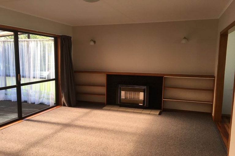 Photo of property in 10 Catlins Crescent, Milson, Palmerston North, 4414