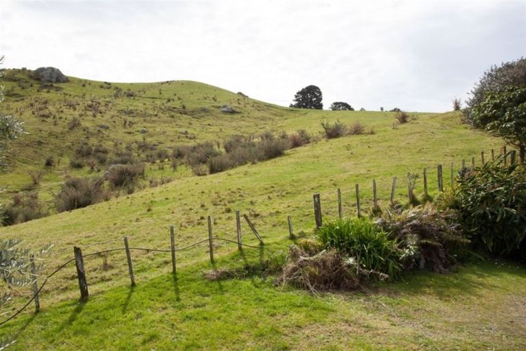 Photo of property in 4 Ocean Beach Road, Tairua, 3508
