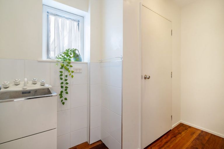 Photo of property in 2/22 Valley Road, Browns Bay, Auckland, 0630