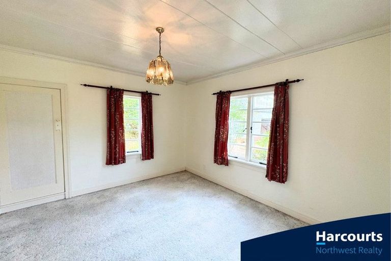 Photo of property in 86 Tawa Road, Kumeu, 0891