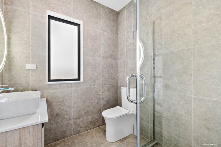 Photo of property in 1 Creswell Lane, Papakura, 2110