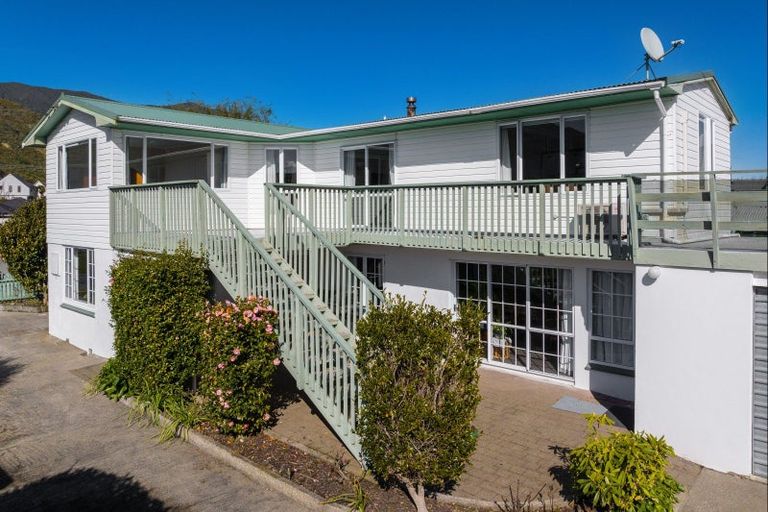 Photo of property in 48 Beach Road, Waikawa, Picton, 7220