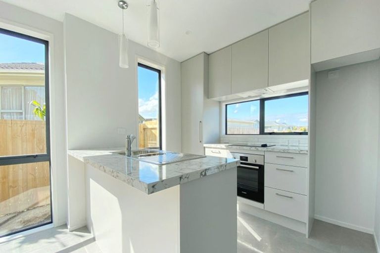 Photo of property in 11d Kelburn Lane, Mangere, Auckland, 2022