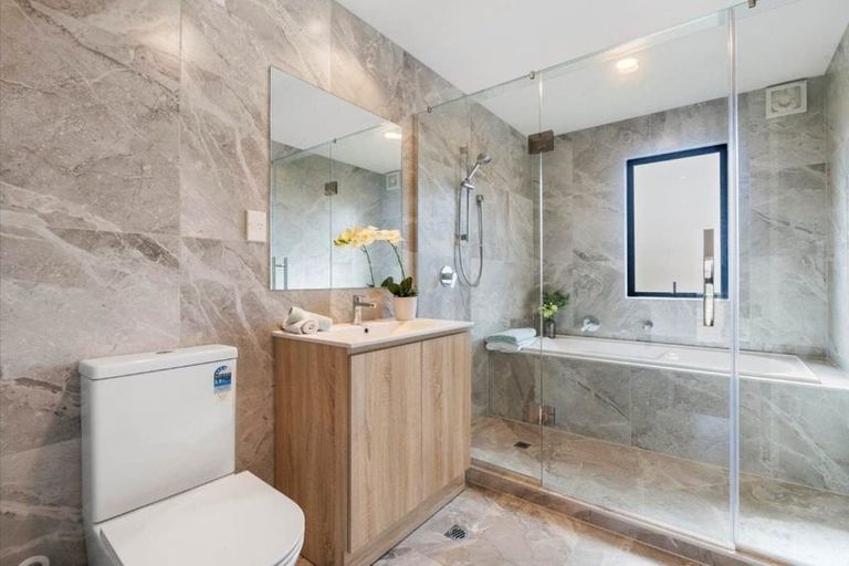 Photo of property in 8/200 Sunnynook Road, Totara Vale, Auckland, 0627