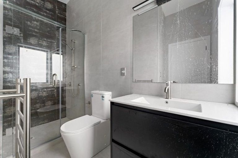 Photo of property in 7/122 Archibald Road, Kelston, Auckland, 0602