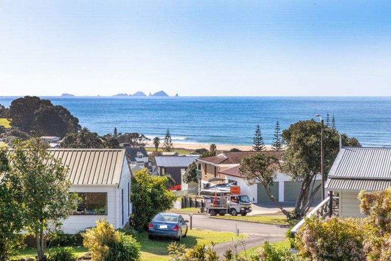Photo of property in 124 Titiro Place, Onemana, Whangamata, 3691