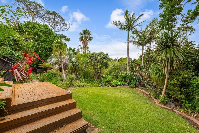 Photo of property in 3 Park Rise, Campbells Bay, Auckland, 0630