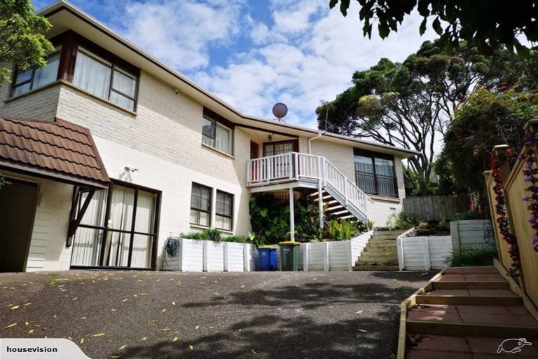 Photo of property in 33 John Downs Drive, Browns Bay, Auckland, 0630