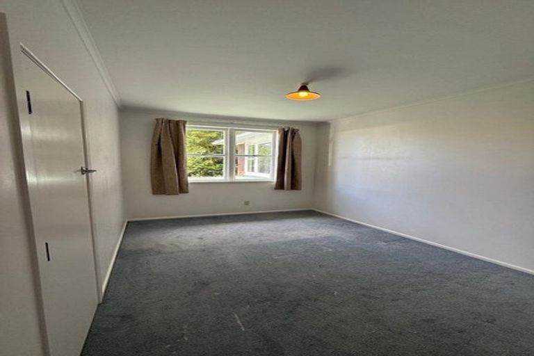 Photo of property in 5 Lynwood Road, New Lynn, Auckland, 0600