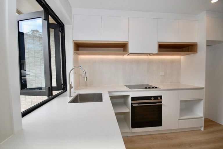 Photo of property in 41e Camelot Place, Glenfield, Auckland, 0629