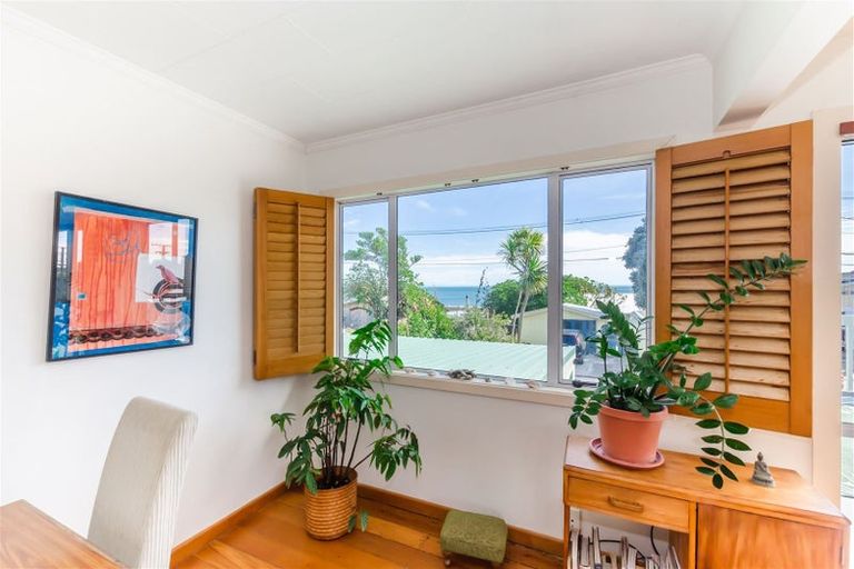 Photo of property in 28 Aperahama Street, Paekakariki, 5034