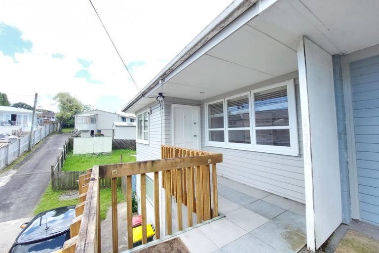 Photo of property in 2/70 Hogans Road, Glenfield, Auckland, 0629