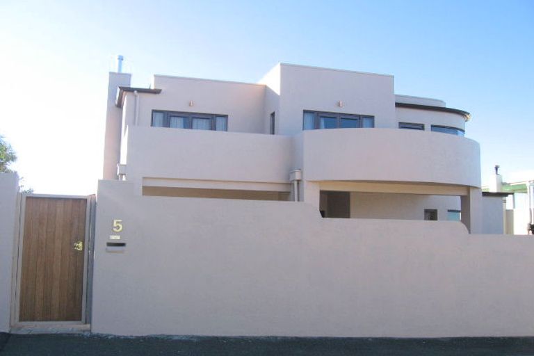 Photo of property in 5 Gladstone Road, Bluff Hill, Napier, 4110