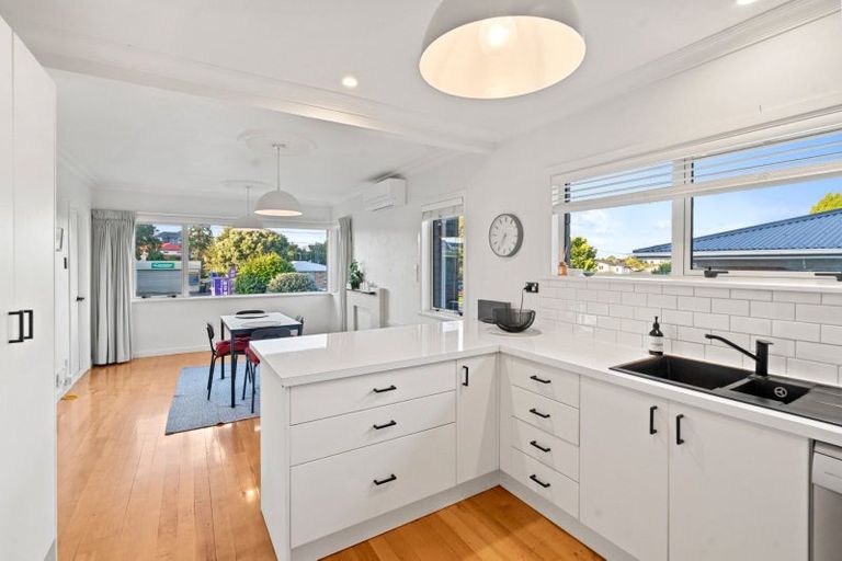 Photo of property in 242 Ngatai Road, Otumoetai, Tauranga, 3110
